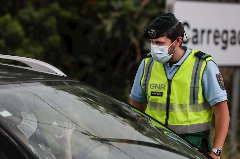 Control de control de movilidad en Portugal, donde la variante Delta del Covid se ha disparado, especialmente en el área de Lisboa. Foto: Agencia EFE