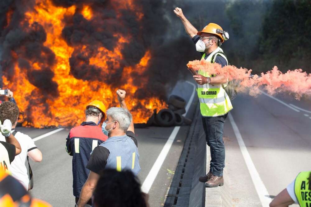 Los trabajadores de Alcoa llevaron a cabo una protesta la misma jornada de la reunión entre la ministra de Industria y el CEO de Alcoa. Foto: Europa Press