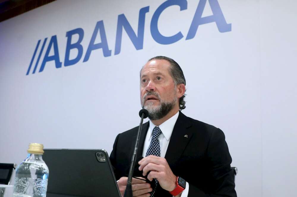 El presidente de Abanca, Juan Carlos Escotet Rodríguez, presenta en rueda de prensa los resultados del banco en el segundo trimestre de 2021 / EFE