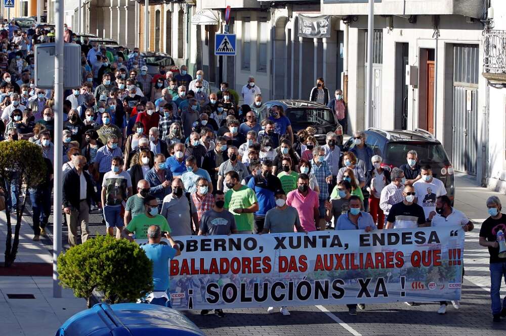 Manifestación en As Pontes en demanda de una transición justa. Foto: EFE/Kiko Delgado