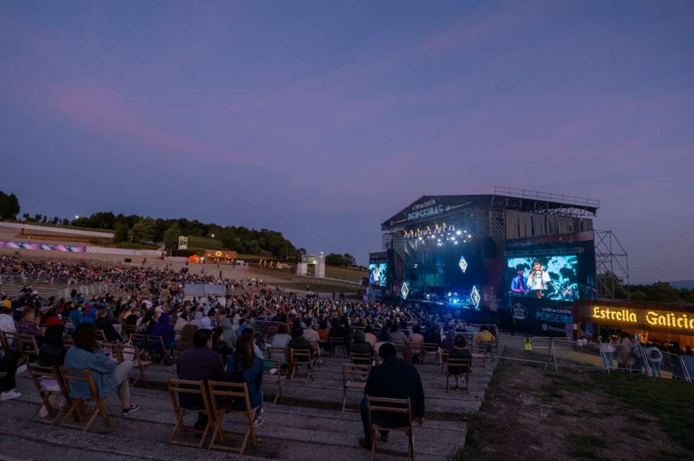 La cantante Rozalén actúa en el festival de música O Son do Camiño-Perseidas en el Monte do Gozo compostelano, a 14 de julio de 2021, en Santiago de Compostela - César Arxina -