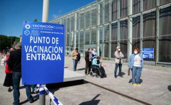 Punto de vacunación en A Coruña. EFE/ Moncho Fuentes