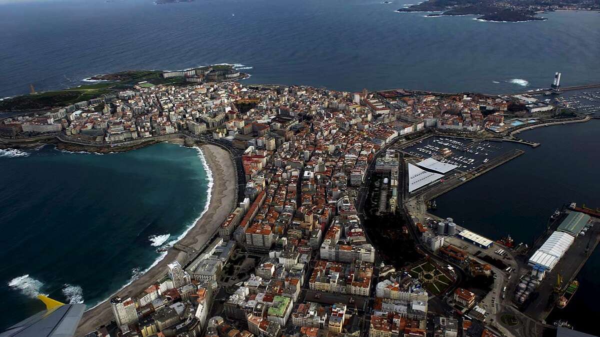 Vista aérea de la ciudad de A Coruña. EFE/Cabalar