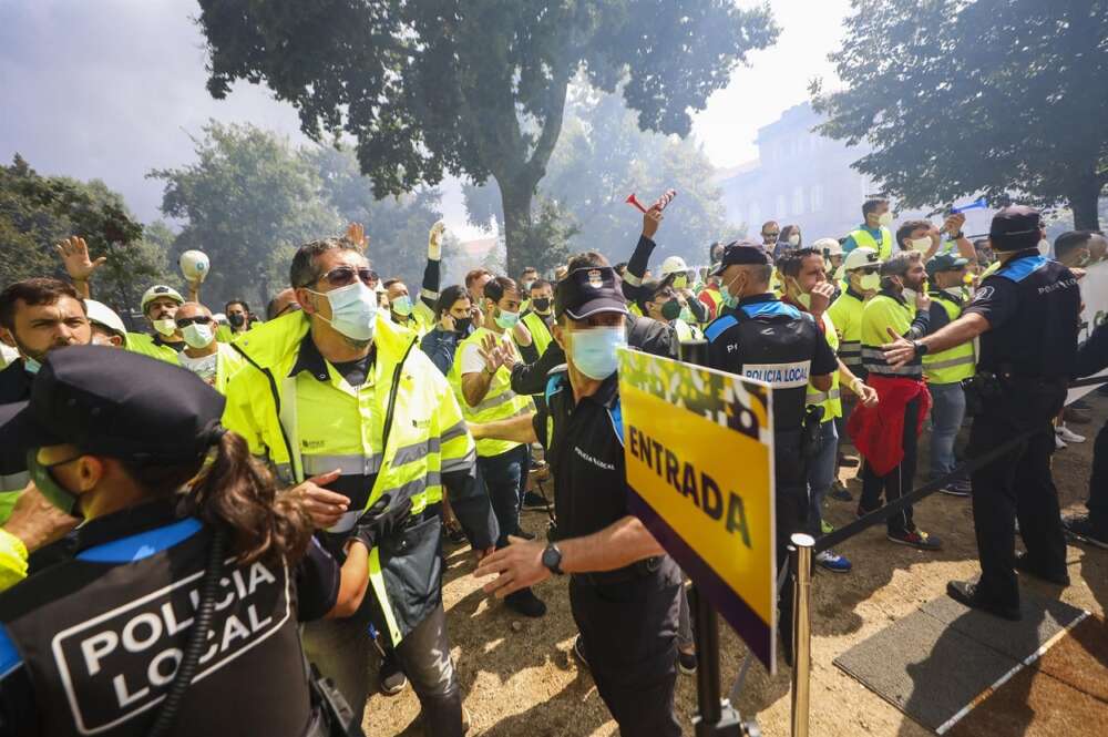 Protestas de los trabajadores de Ence en el pregón de las fiestas de Pontevedra