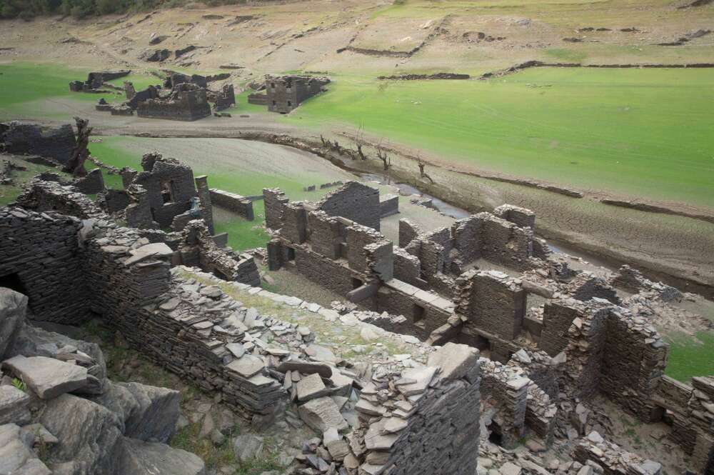 El embalse de Belesar, a 22 de agosto de 2021, en Lugo, Galicia (España). El embalse de Belesar, junto a otros tres embalses gallegos, se encuentra envuelto en polémica porque el Gobierno ha abierto expedientes informativos para investigar su situación. - Carlos Castro -