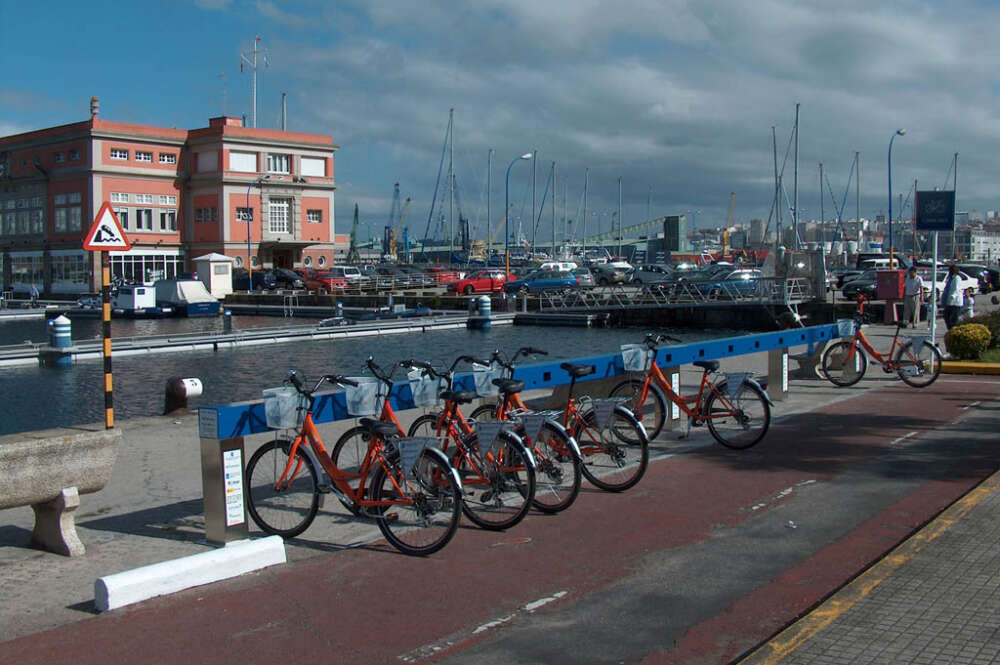 Punto de recogida y aparcamiento de la red pública de bicicletas de A Coruña