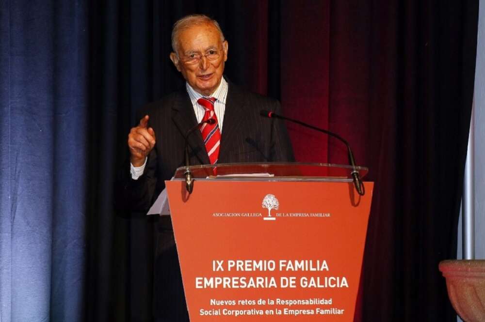 Luis Fernández Somoza, recibe un premio de la Asociación Gallega de Empresa Familiar. Foto: AGEF