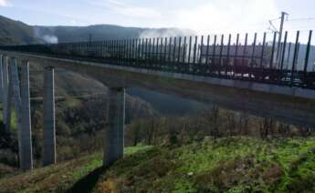 Pruebas del AVE en el viaducto de Teixeiras de la línea de alta velocidad entre Madrid y Galicia / Adif Alta Velocidad