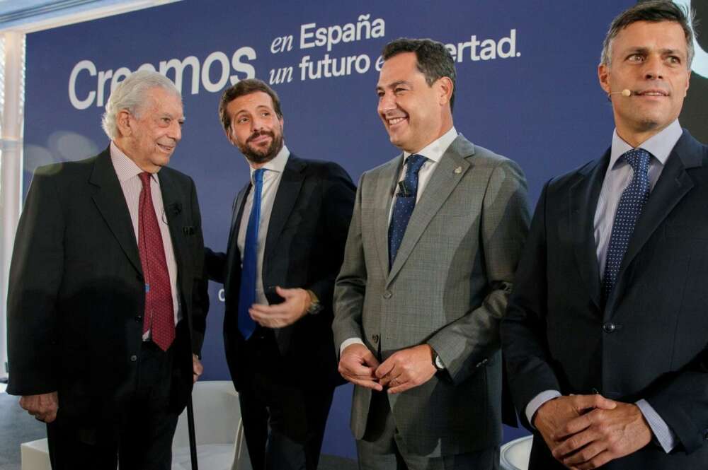 Mario Vargas Llosa, Pablo Casado, Juanma Moreno y Leopoldo López / EFE
