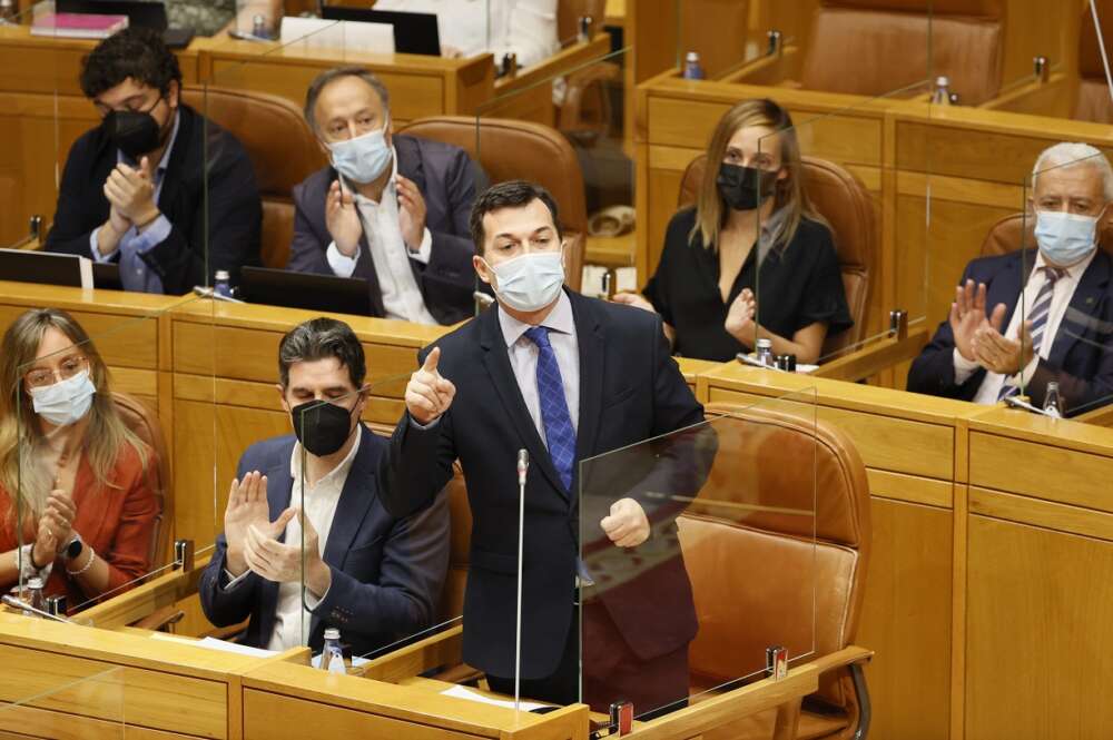 Gonzalo Caballero, secretario xeral del PSdeG, en el Parlamento de Galicia. Foto: EFE