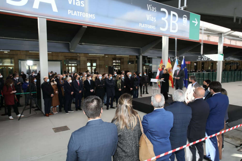 La ministra de Transportes, Movilidad y Agenda Urbana, Raquel Sánchez, ofrece una rueda de prensa tras el primer viaje en pruebas del AVE a Galicia / Ministerio de Transportes