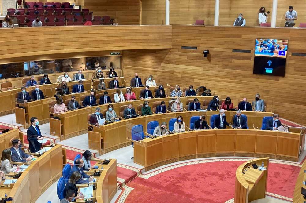 Gonzalo Caballero, anterior secretario xeral del PSdeG, en el debate en el Parlamento con Núñez Feijóo. Foto: Europa Press