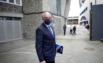 El presidente del Deportivo, Antonio Couceiro, en las inmediaciones del estadio de Riazor. EFE/Cabalar