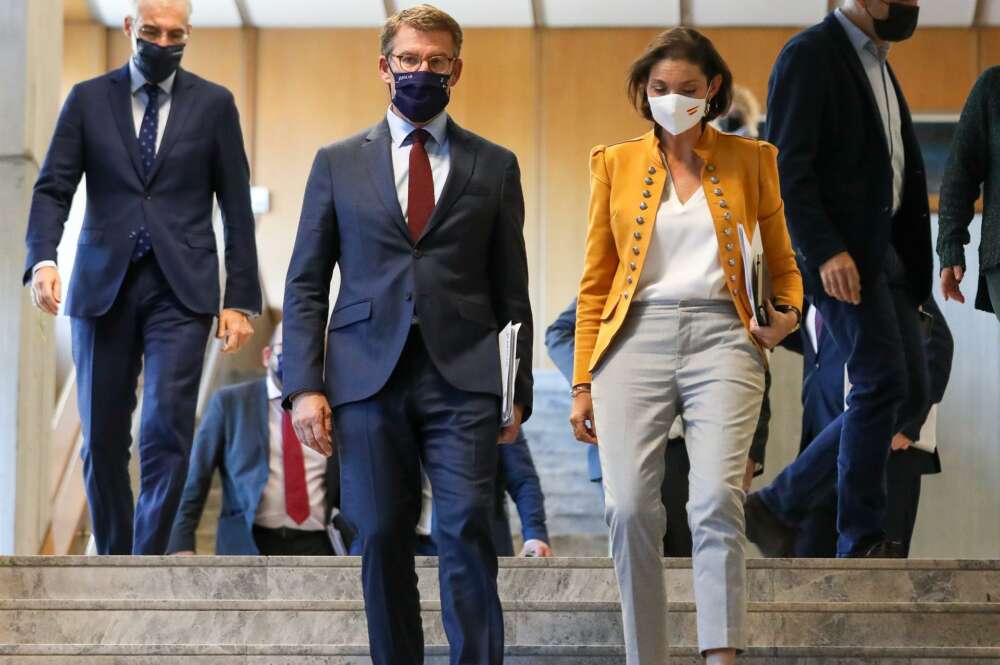 El presidente de la Xunta de Galicia, Alberto Núñez Feijoo y la ministra de Industria, Comercio y Turismo, Reyes Maroto, después de su reunión en la sede del Ministerio, a 15 de noviembre de 2021, en Madrid, (España). Durante la reunión, Feijoo le ha tras - Marta Fernández Jara -