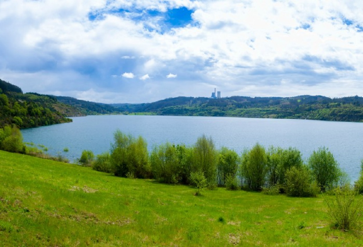 Tasga también promueve un proyecto para instalar una central hidroeléctrica reversible en el lago de Meirama