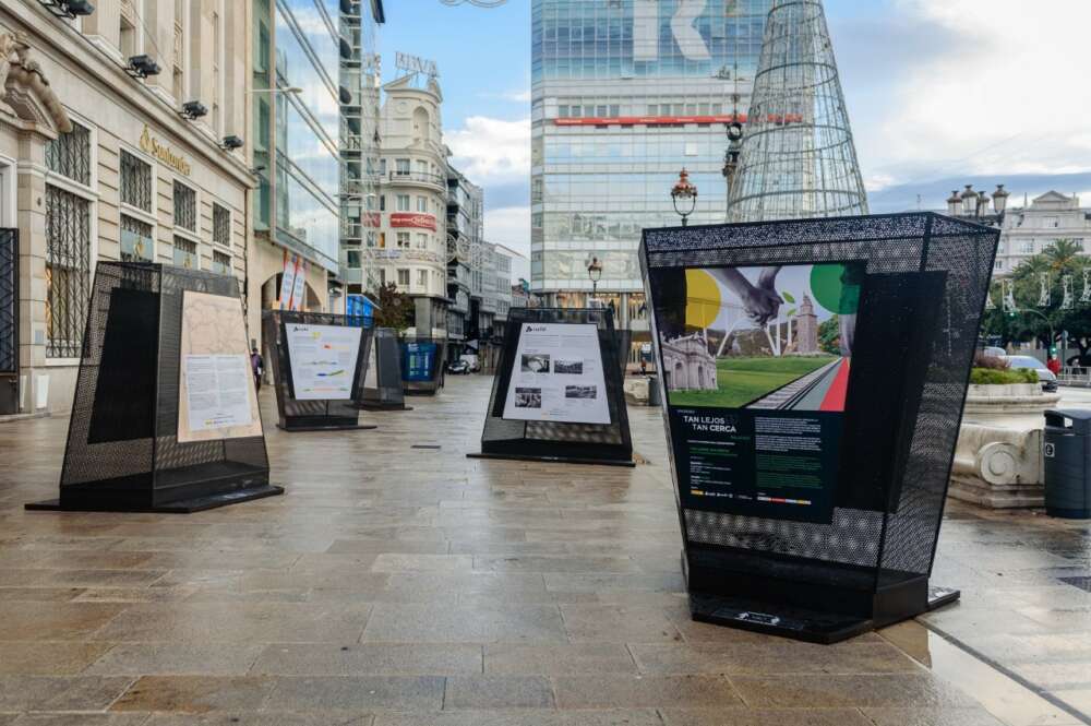 Exposición bajo el título “La llegada de la alta velocidad a Galicia, acercando territorios” en A Coruña