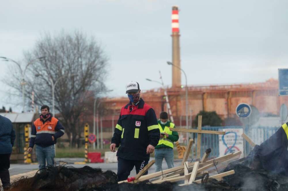 Trabajadores de Alcoa en la planta lucense de San Cibrao / EP