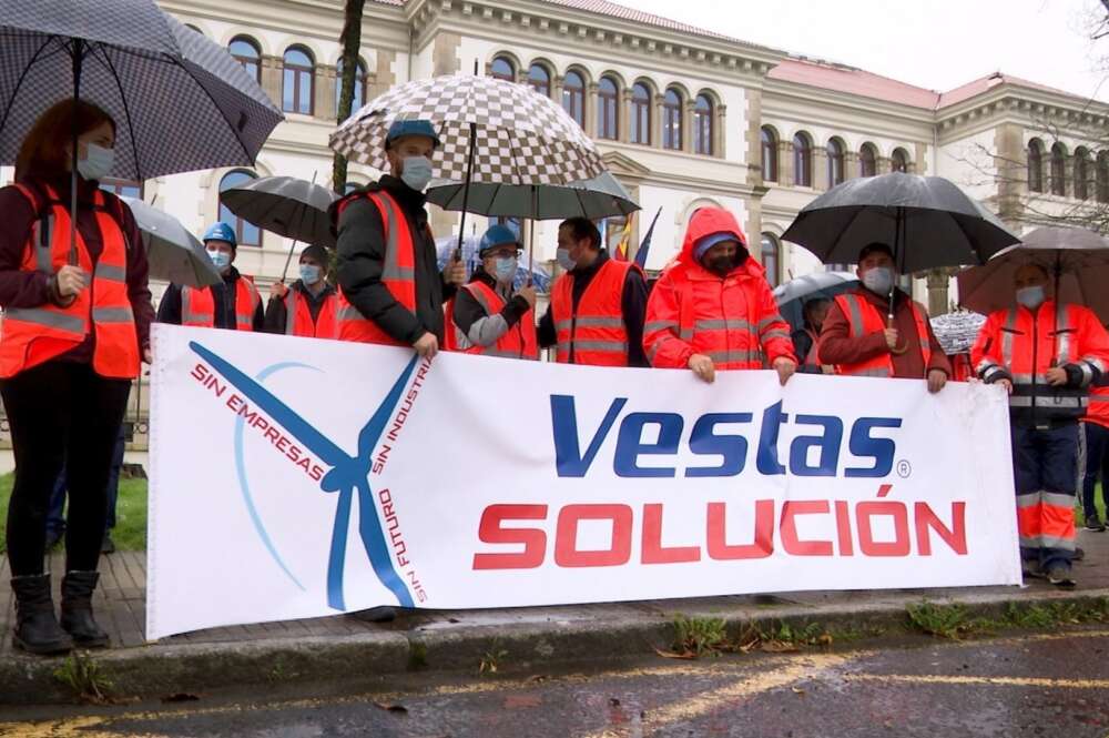 Protesta de trabajadores de Vestas frente a la Xunta