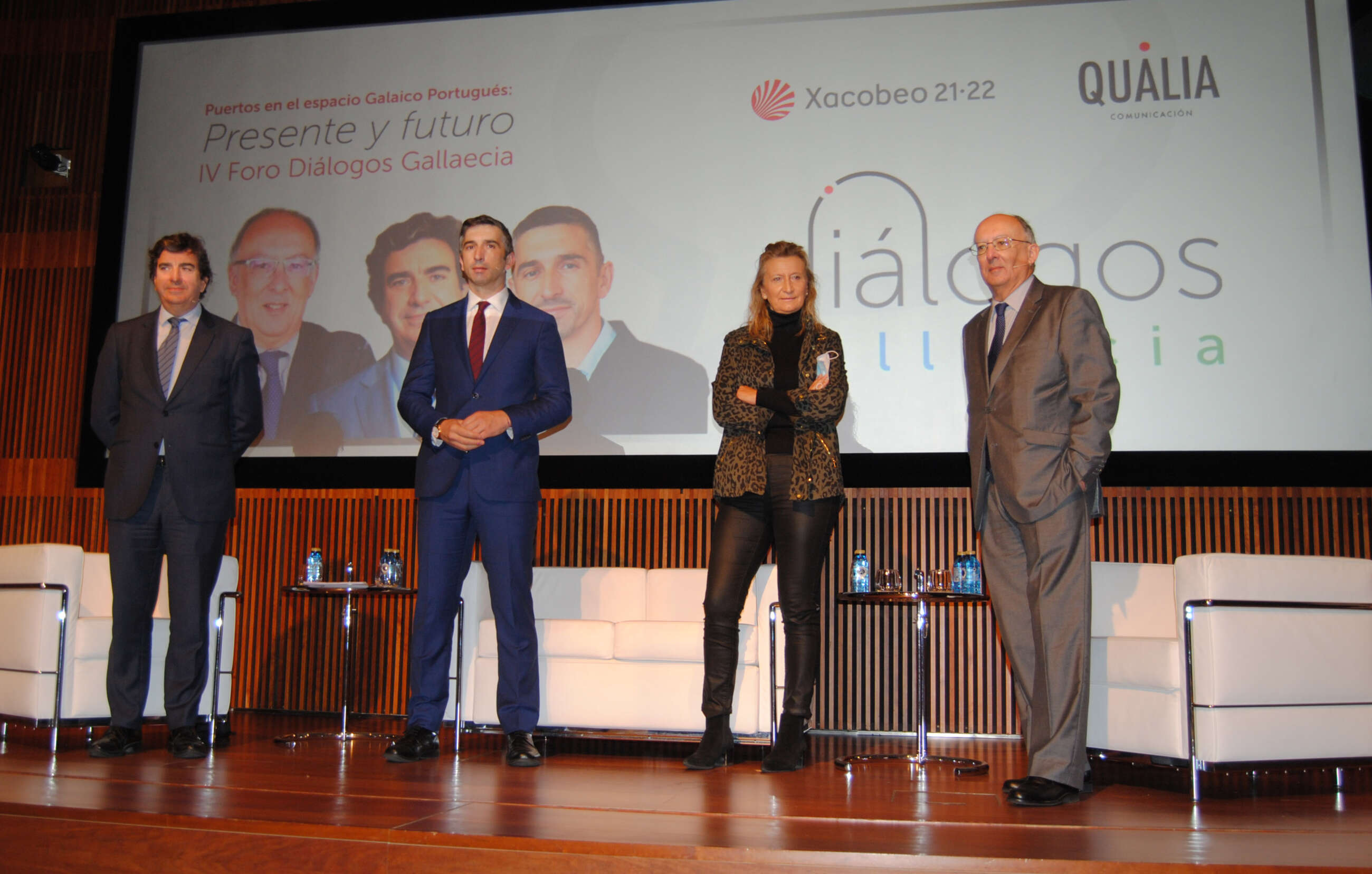 Los presidentes de los puertos de A Coruña y Leixoes, Martín Fernández Prado y Nuno Araújo, junto al expresidente de Puertos del Estado y de la Xunta, Fernando González Laxe