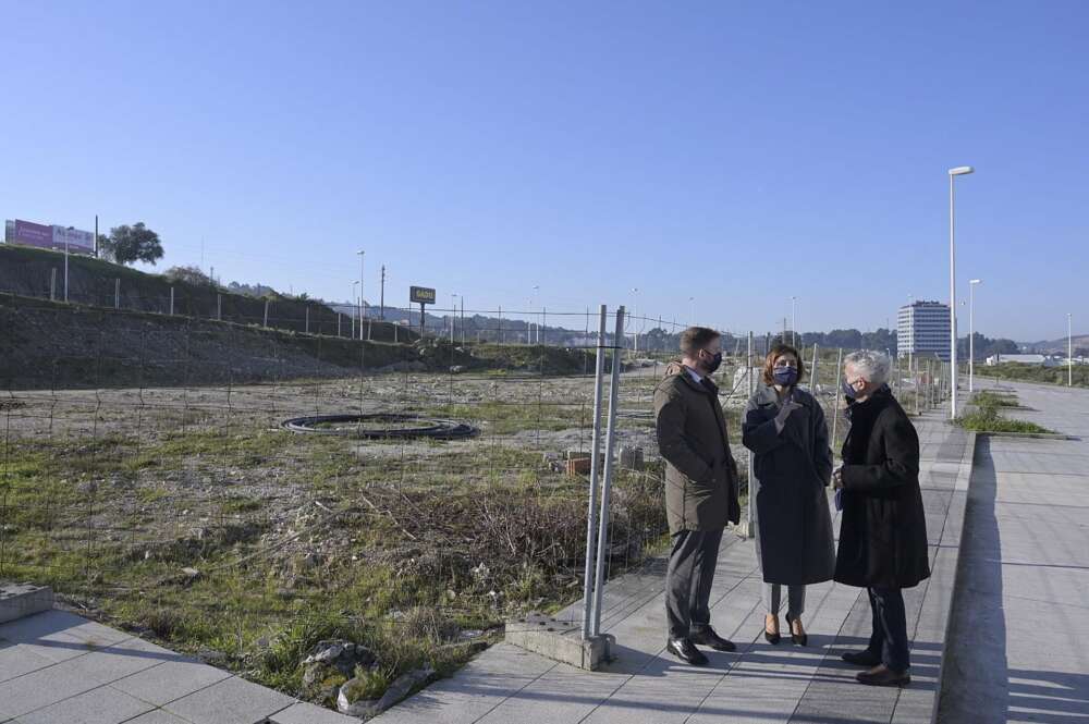 La conselleira de Medio Ambiente, Territorio e Vivenda, Ángeles Vázquez, visita el barrio coruñés de Xuxán - MONCHO FUENTES