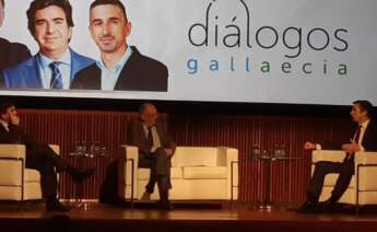 Martín Fernández Prado y Nuno Araújo con Fernando González Laxe en el Foro Diálogos Gallaequia