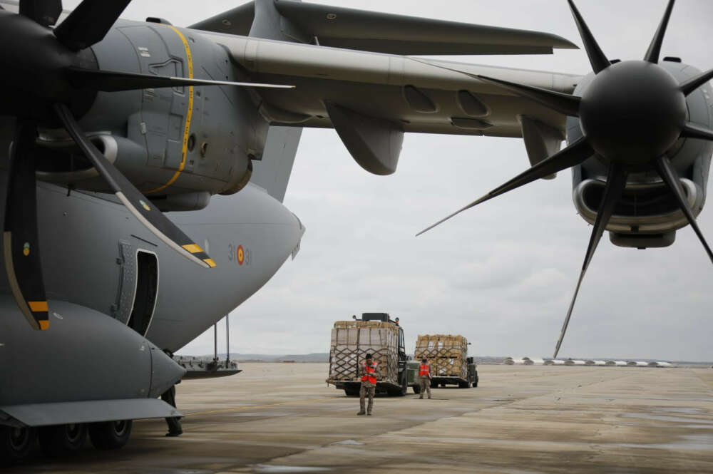 Aviones A400M del Ejército español parten hacia Ucrania con 20.000 kilos de equipos de protección individual y material sanitario