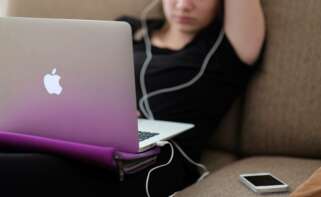Cada vez más personas admite que su socialización se realizó principalmente en redes sociales / Pixabay