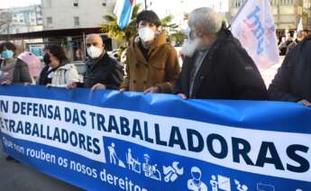 La portavoz nacional de BNG Ana Pontón (c) participa en la movilización convocada por la CIG a favor de la derogación real de la reforma laboral en Santiago de Compostela. EFE/ Xoán Rey