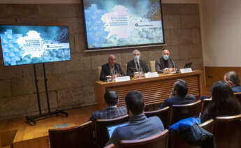 Julián Rodríguez, director de Economía Digital Galicia; Francisco Conde, conselleiro de Economía; y Marcelino Fernández Mallo, director técnico del Atlas Gallego de la Empresa Comprometida