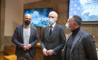 Julián Rodríguez, director de Economía Digital Galicia; Francisco Conde, conselleiro de Economía; y Marcelino Fernández Mallo, director técnico del Atlas Gallego de la Empresa Comprometida