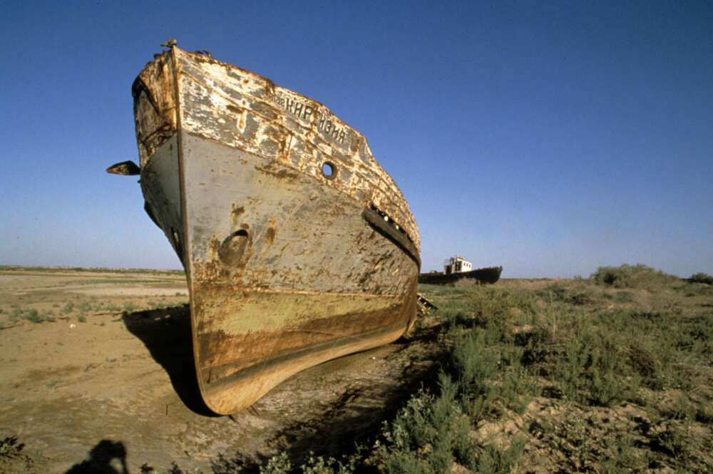 Restos de barcos en el antiguo puerto de Moynaq en el Mar de Aral. EFE/SIPA