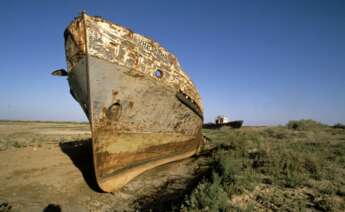 Restos de barcos en el antiguo puerto de Moynaq en el Mar de Aral. EFE/SIPA
