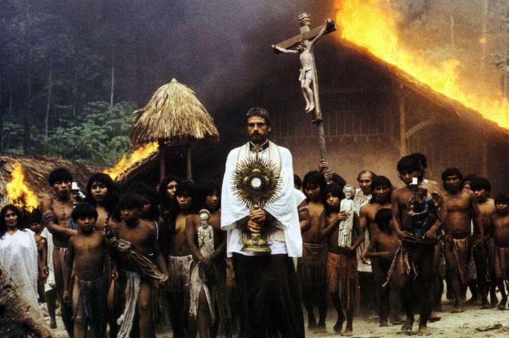 Fotograma de la película The Mission, dirigida por Roland Joffé