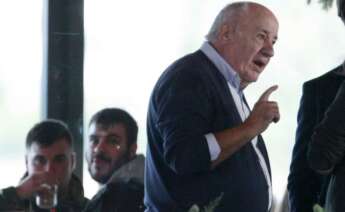 Amancio Ortega, en una foto de archivo en el concurso hípico de Casas Novas, en Arteixo. EFE/ Cabalar