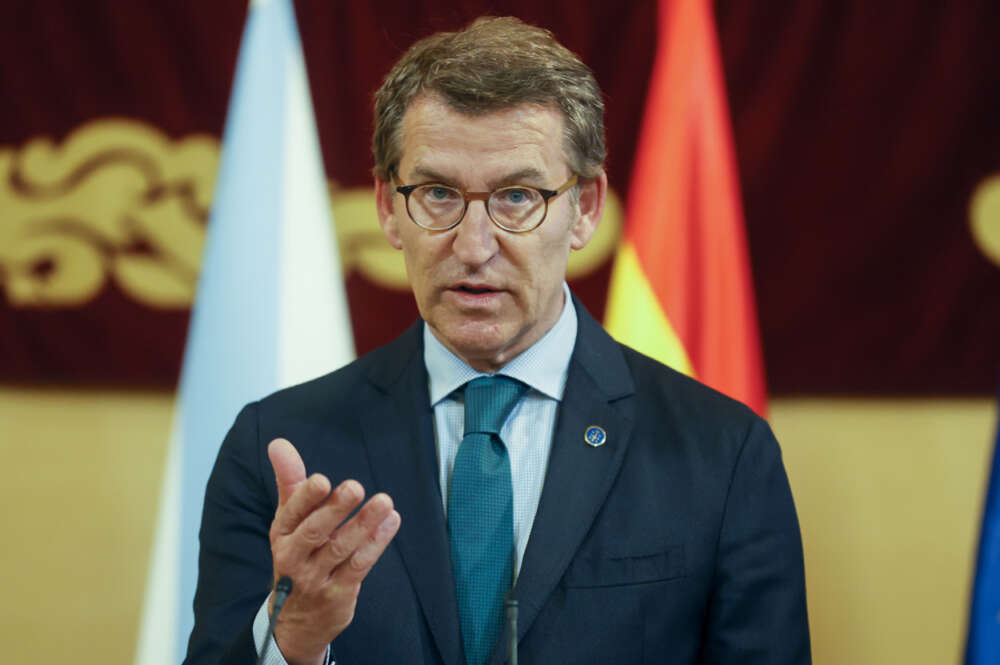 El presidente de la Xunta, Alberto Núñez Feijóo, durante su intervención de despedida tras presentar su renuncia en una reunión extraordinaria del Consello, esta mañana en Santiago de Compostela. EFE/Lavandeira jr