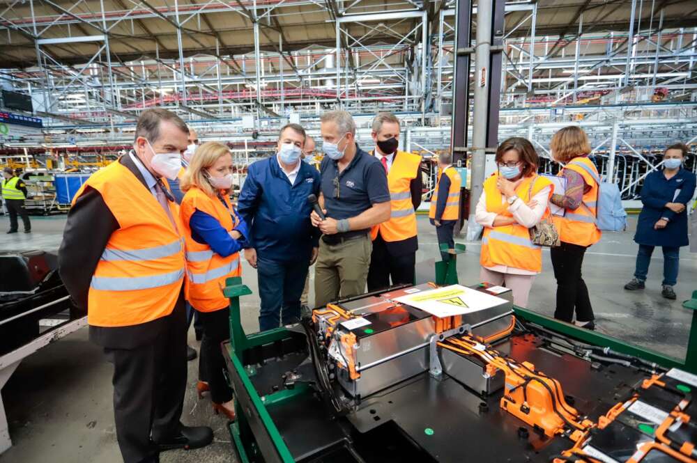 Abel Caballero durante una visita a la planta de Stellantis en Vigo