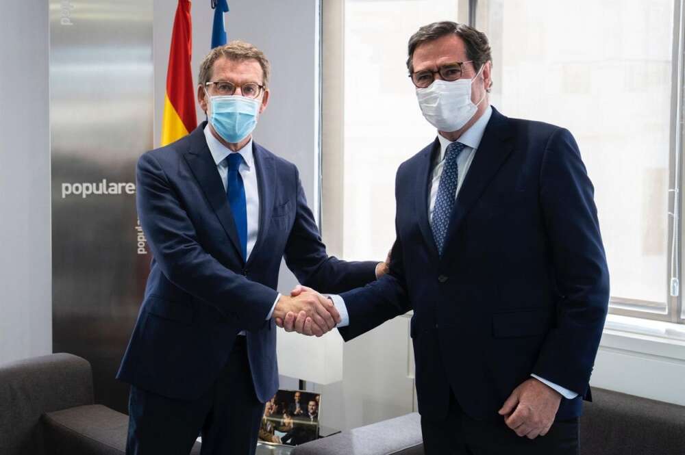 Reunión entre el nuevo presidente del PP, Alberto Núñez Feijóo, y el presidente de la patronal, Antonio Garamendi. Foto: Europa Press