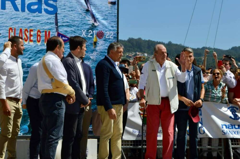 El rey emérito con el alcalde de Sanxenxo, Telmo Martín / Concello de Sanxenxo