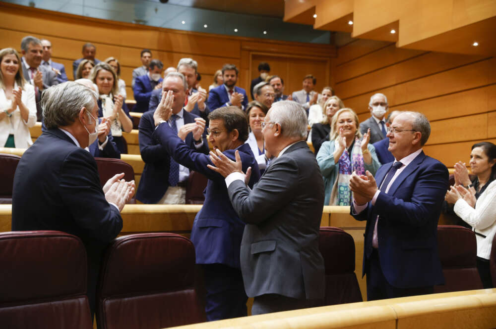 Feijóo llega al Senado, desde donde liderará la oposición del PP a Pedro Sánchez