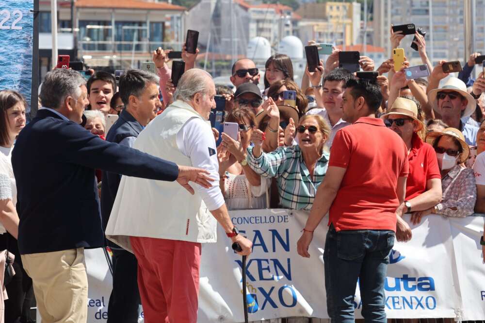 Telmo Martín, alcalde de Sanxenxo, con el rey emérito Juan Carlos I / EP