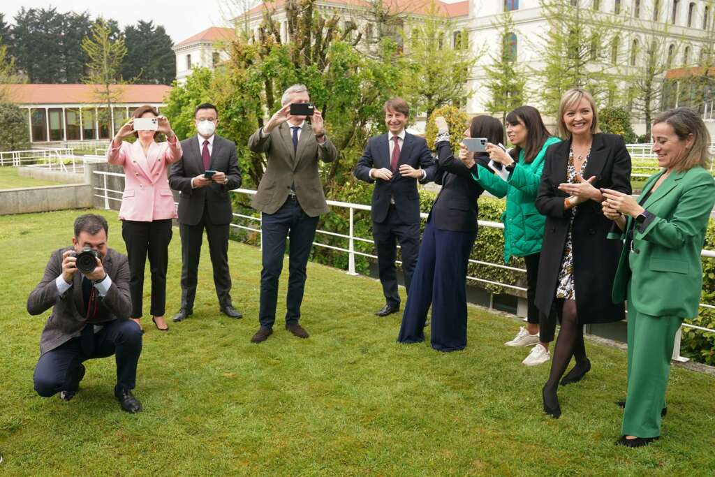 Los conselleiros de la Xunta de Galicia, antes de participar en la reunión del Consello, en los Jardines de San Caetano, a 28 de abril de 2022. Foto de archivo. - Álvaro Ballesteros -