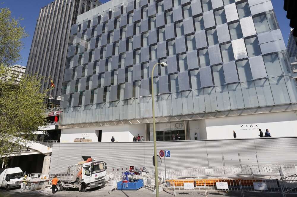 Iamgen de archivo de una tienda de Inditex en obras antes de su apertura en Madrid. Foto: EFE