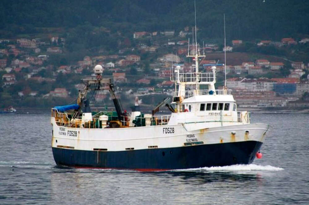 buque Piedras navegando