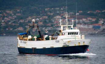 buque Piedras navegando