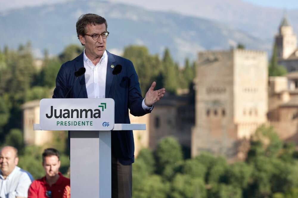 Alberto Núñez Feijóo interviene en Granada en la campaña de las elecciones / EP