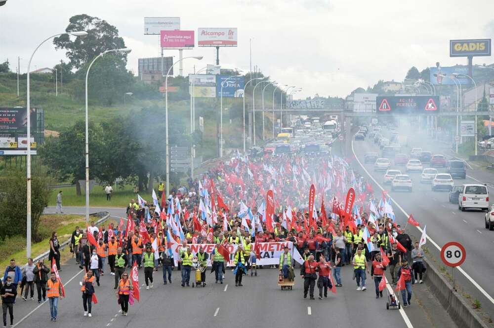 Manifestantes huelga metal A Coruña