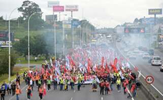Manifestantes huelga metal A Coruña