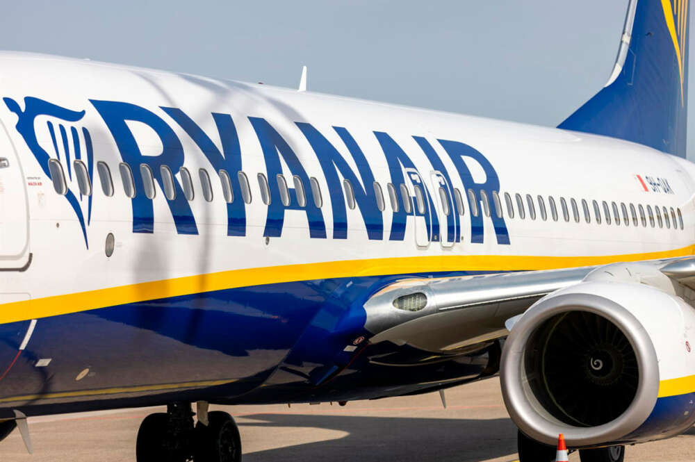 Avión de la compañía Ryanair en pista
