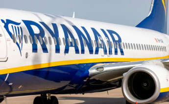 Avión de la compañía Ryanair en pista