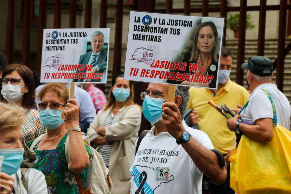 manifestación victimas y familiares del accidente ferroviario de Angrois